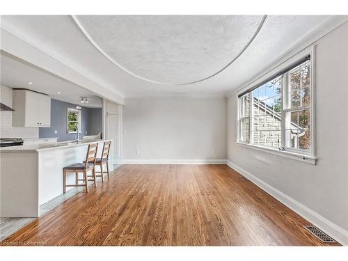 136 Brantdale Avenue, Hamilton, ON - Indoor Photo Showing Kitchen