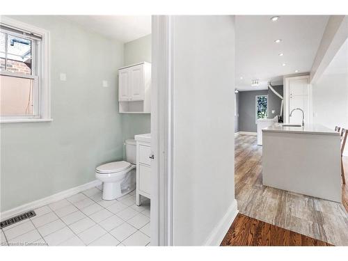 136 Brantdale Avenue, Hamilton, ON - Indoor Photo Showing Bathroom