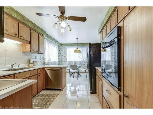 3510 Riverspray Crescent, Mississauga, ON - Indoor Photo Showing Kitchen With Double Sink