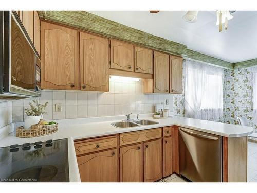 3510 Riverspray Crescent, Mississauga, ON - Indoor Photo Showing Kitchen With Double Sink