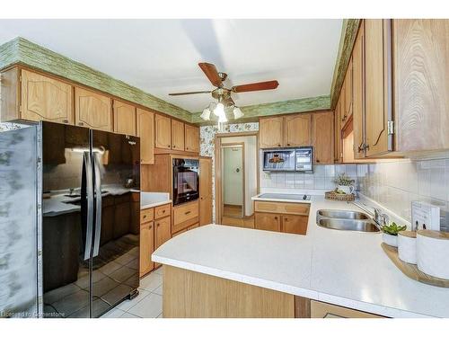 3510 Riverspray Crescent, Mississauga, ON - Indoor Photo Showing Kitchen With Double Sink