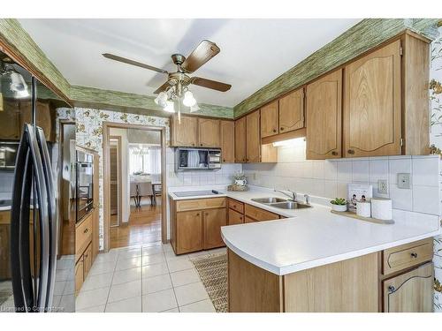 3510 Riverspray Crescent, Mississauga, ON - Indoor Photo Showing Kitchen With Double Sink