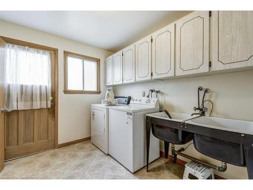 3510 Riverspray Crescent, Mississauga, ON - Indoor Photo Showing Laundry Room