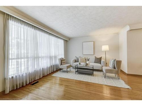 3510 Riverspray Crescent, Mississauga, ON - Indoor Photo Showing Living Room