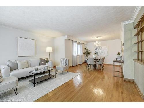 3510 Riverspray Crescent, Mississauga, ON - Indoor Photo Showing Living Room