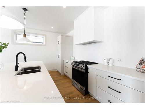 73 Trailview Drive Drive, Tillsonburg, ON - Indoor Photo Showing Kitchen With Double Sink