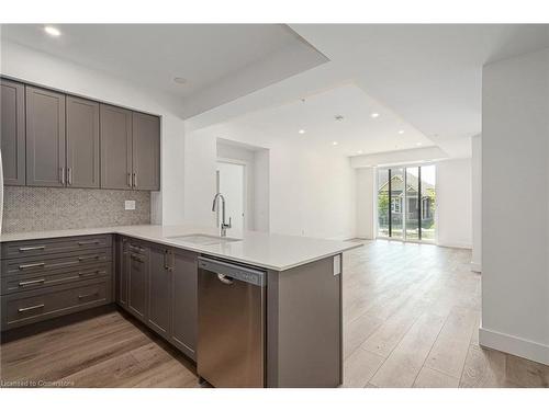 108-4 Kimberly Lane, Collingwood, ON - Indoor Photo Showing Kitchen With Upgraded Kitchen