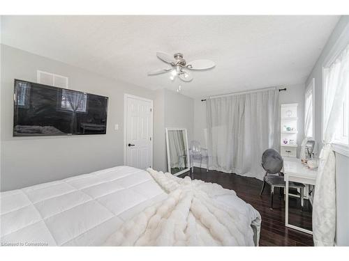 62 Berkshire Square, Brampton, ON - Indoor Photo Showing Bedroom