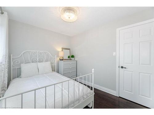 62 Berkshire Square, Brampton, ON - Indoor Photo Showing Bedroom