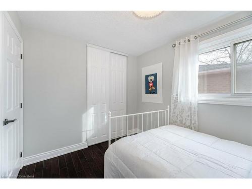 62 Berkshire Square, Brampton, ON - Indoor Photo Showing Bedroom