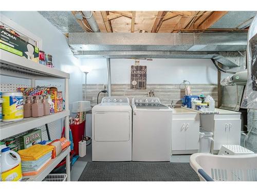 62 Berkshire Square, Brampton, ON - Indoor Photo Showing Laundry Room