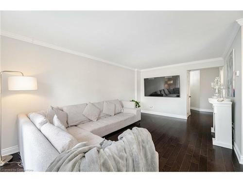 62 Berkshire Square, Brampton, ON - Indoor Photo Showing Living Room