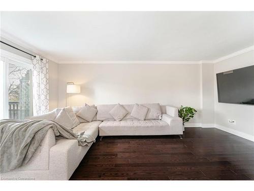 62 Berkshire Square, Brampton, ON - Indoor Photo Showing Living Room