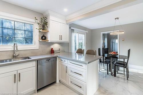 7326 Aspen Avenue, Mississauga, ON - Indoor Photo Showing Kitchen