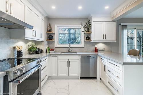 7326 Aspen Avenue, Mississauga, ON - Indoor Photo Showing Kitchen With Stainless Steel Kitchen With Upgraded Kitchen