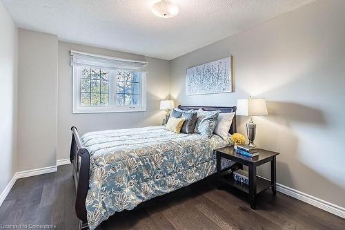 7326 Aspen Avenue, Mississauga, ON - Indoor Photo Showing Bedroom