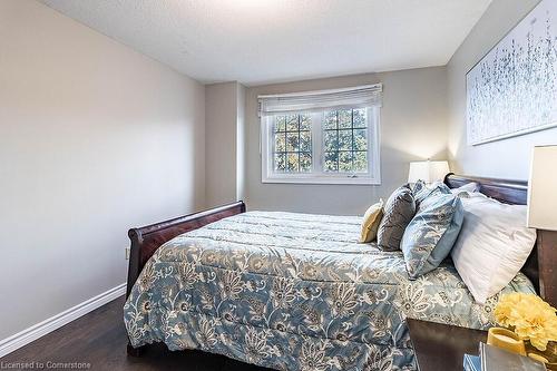 7326 Aspen Avenue, Mississauga, ON - Indoor Photo Showing Bedroom