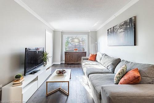 7326 Aspen Avenue, Mississauga, ON - Indoor Photo Showing Living Room