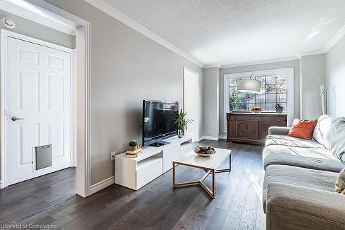 7326 Aspen Avenue, Mississauga, ON - Indoor Photo Showing Living Room