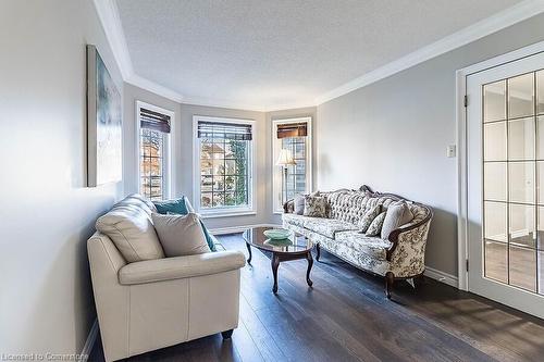 7326 Aspen Avenue, Mississauga, ON - Indoor Photo Showing Living Room