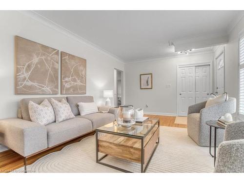 2 Anderson Street, St. Catharines, ON - Indoor Photo Showing Living Room