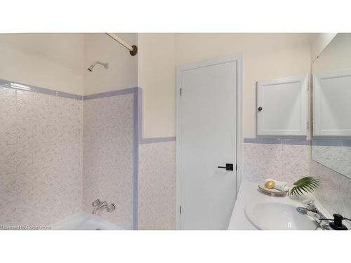 2 Anderson Street, St. Catharines, ON - Indoor Photo Showing Bathroom