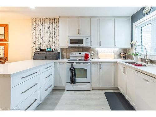 554 Oxbow Crescent, Collingwood, ON - Indoor Photo Showing Kitchen With Double Sink