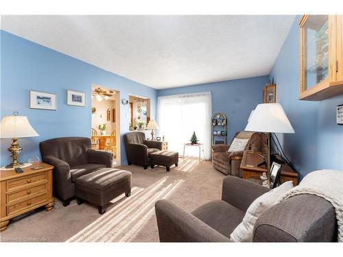 52 Wallis Crescent, Toronto, ON - Indoor Photo Showing Living Room