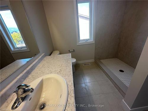 17 Wilkinson Avenue, Cambridge, ON - Indoor Photo Showing Bathroom