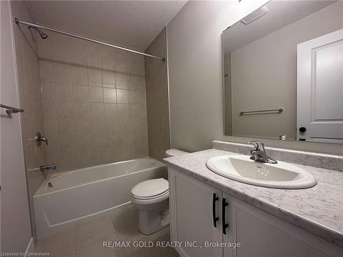 17 Wilkinson Avenue, Cambridge, ON - Indoor Photo Showing Bathroom