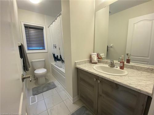 4 Amos Avenue, Brantford, ON - Indoor Photo Showing Bathroom