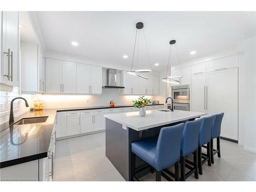 127 Court Drive, Paris, ON - Indoor Photo Showing Kitchen With Upgraded Kitchen