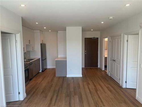 820-525 New Dundee Road, Kitchener, ON - Indoor Photo Showing Kitchen