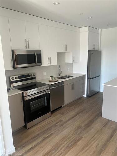 820-525 New Dundee Road, Kitchener, ON - Indoor Photo Showing Kitchen With Stainless Steel Kitchen With Double Sink