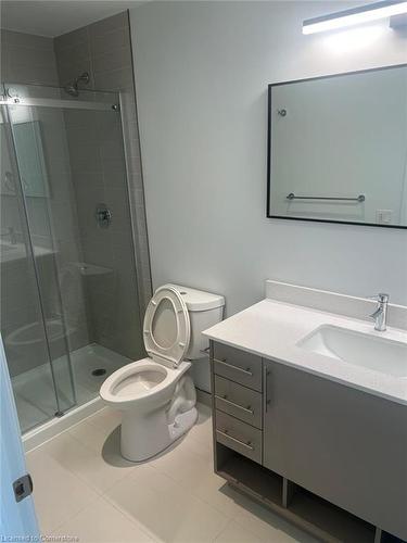 820-525 New Dundee Road, Kitchener, ON - Indoor Photo Showing Bathroom