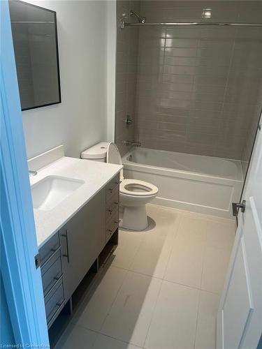 820-525 New Dundee Road, Kitchener, ON - Indoor Photo Showing Bathroom