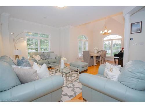 50 Islandview Way, Stoney Creek, ON - Indoor Photo Showing Living Room