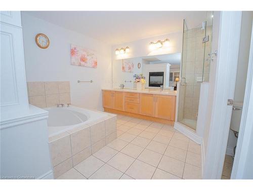 50 Islandview Way, Stoney Creek, ON - Indoor Photo Showing Bathroom