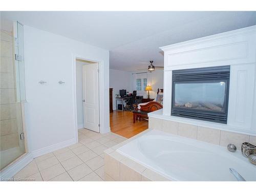 50 Islandview Way, Stoney Creek, ON - Indoor Photo Showing Bathroom With Fireplace