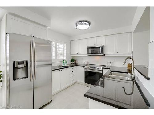 40 Ohara Lane, Ancaster, ON - Indoor Photo Showing Kitchen With Double Sink With Upgraded Kitchen