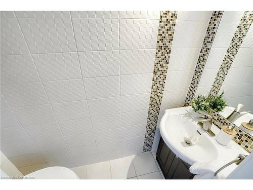 40 Ohara Lane, Ancaster, ON - Indoor Photo Showing Bathroom