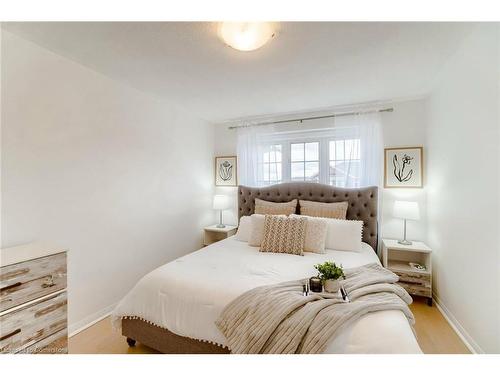 40 Ohara Lane, Ancaster, ON - Indoor Photo Showing Bedroom