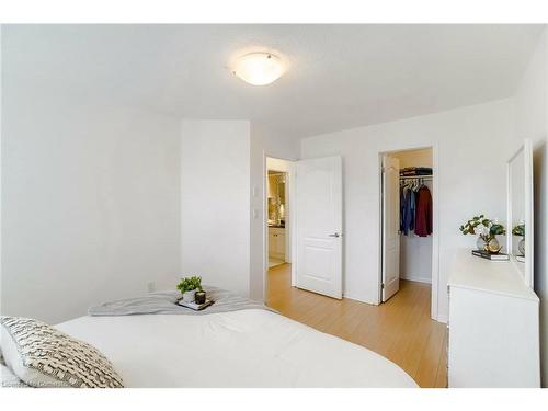 40 Ohara Lane, Ancaster, ON - Indoor Photo Showing Bedroom