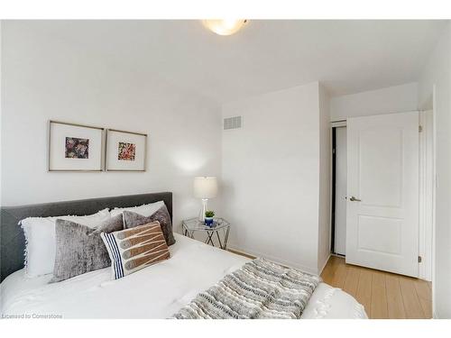 40 Ohara Lane, Ancaster, ON - Indoor Photo Showing Bedroom