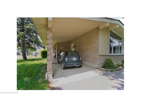 Upper-124 Roberts Crescent, Kitchener, ON - Outdoor