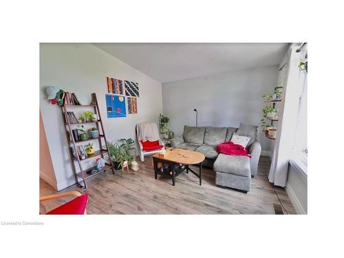 Upper-124 Roberts Crescent, Kitchener, ON - Indoor Photo Showing Living Room