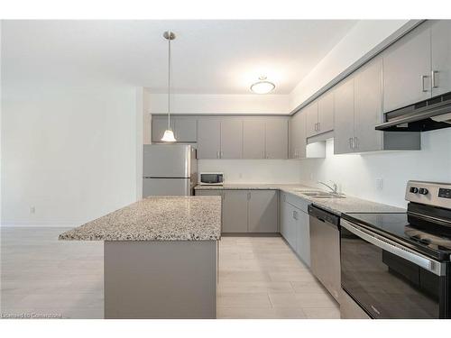 83-261 Woodbine Avenue, Kitchener, ON - Indoor Photo Showing Kitchen With Upgraded Kitchen