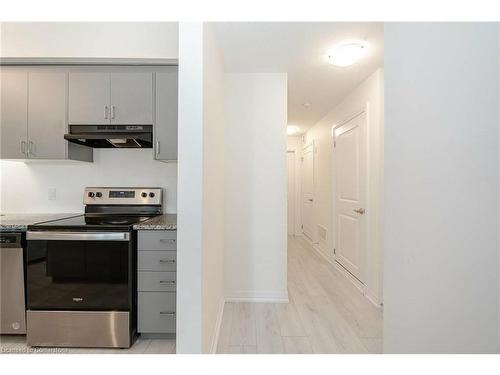 83-261 Woodbine Avenue, Kitchener, ON - Indoor Photo Showing Kitchen