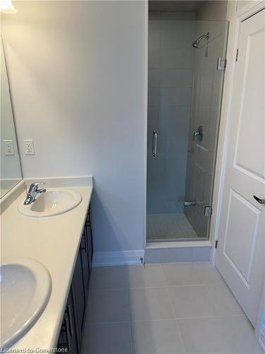 143 Cole Terrace, Woodstock, ON - Indoor Photo Showing Bathroom