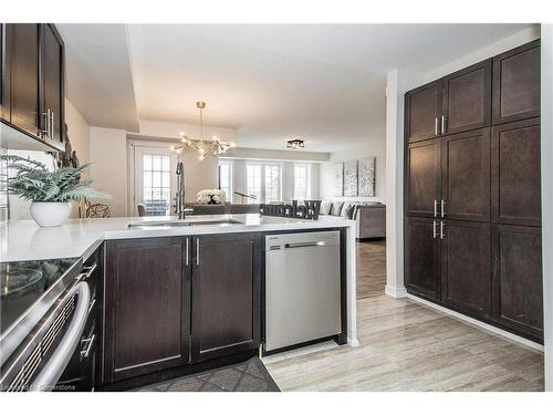 38-420 Linden Drive, Cambridge, ON - Indoor Photo Showing Kitchen With Double Sink